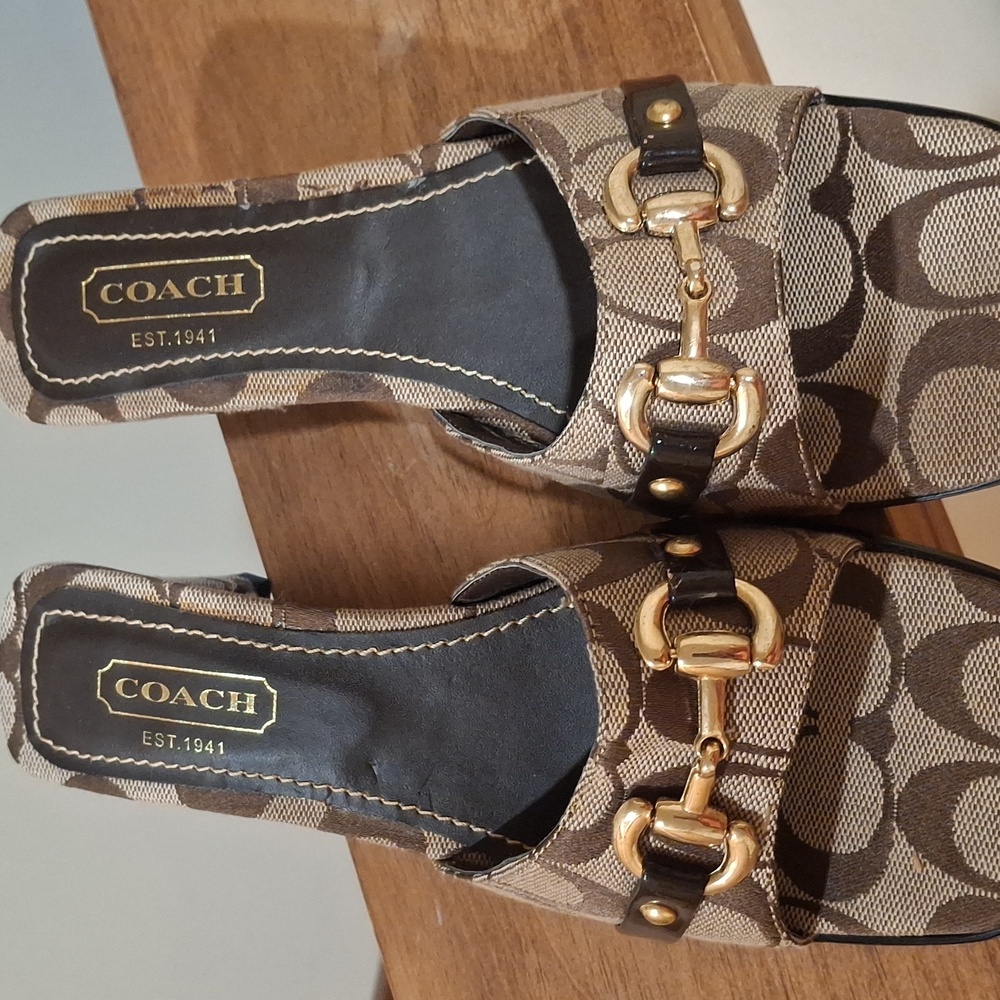 Coach Josie Shoes. Size 9 - Picture 2 of 4
